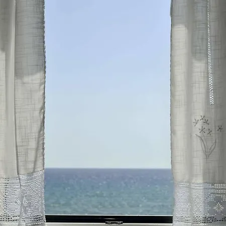 Almira アパート キオニア